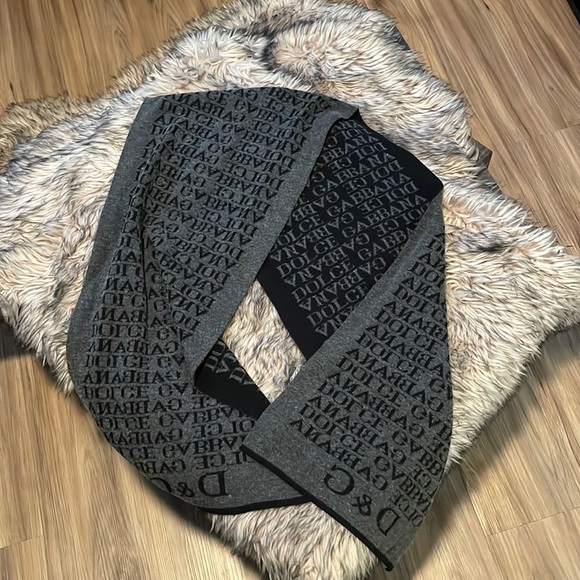 Authentic Dolce and Gabbana scarf - Picture 1 of 4